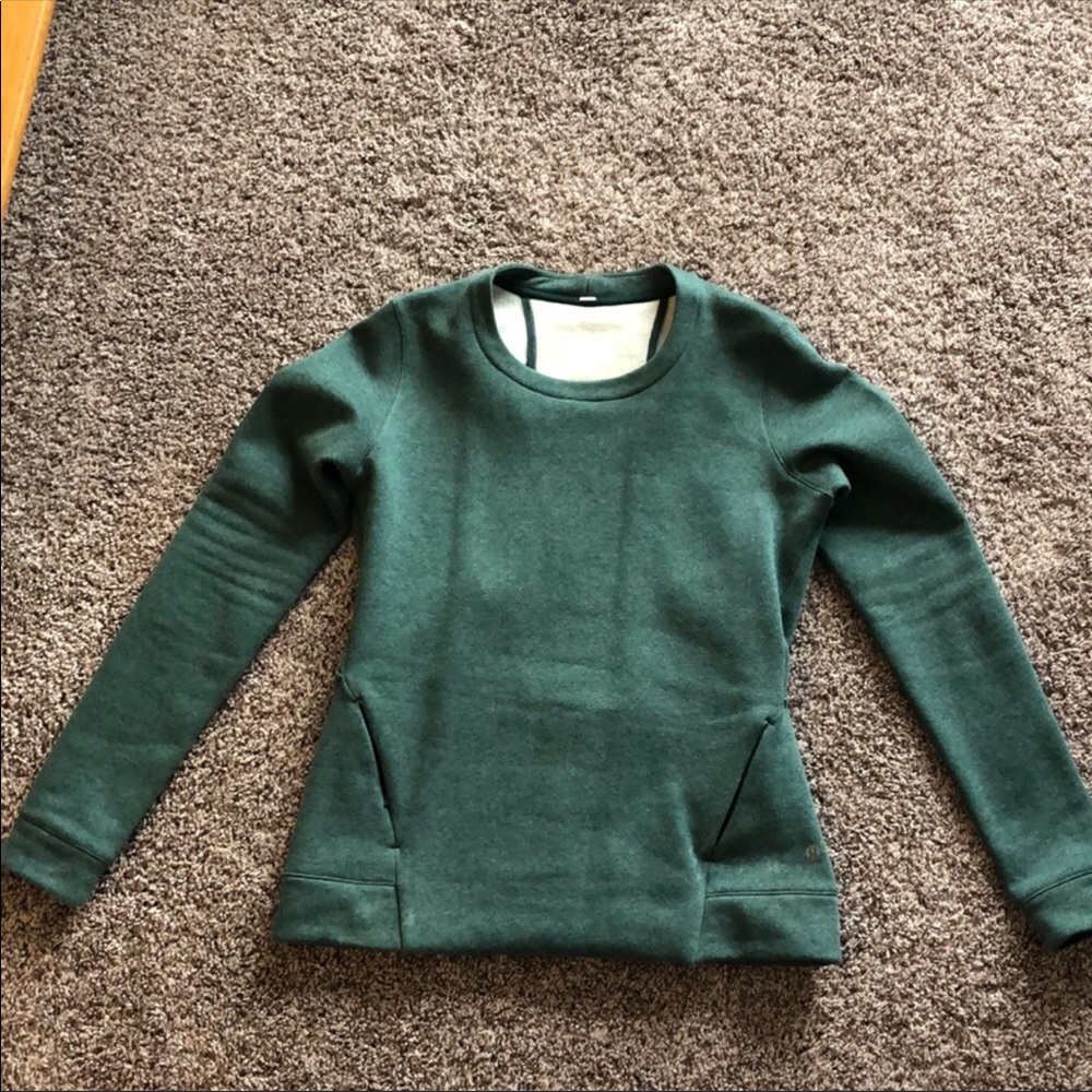 Lululemon top with cutouts in back